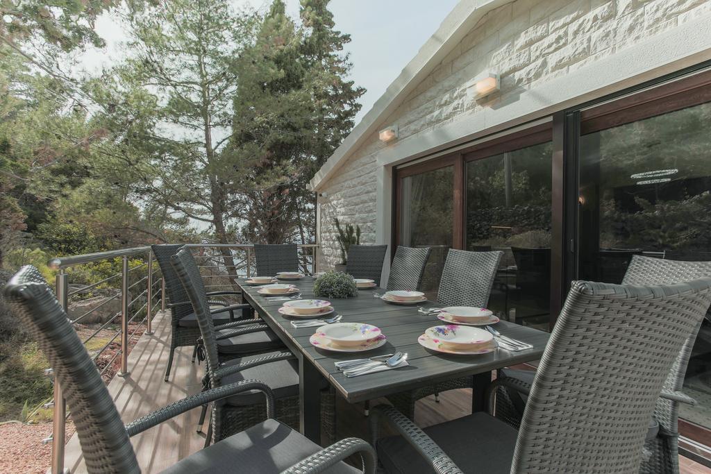 Villa Mendes Zastražišće Exteriör bild