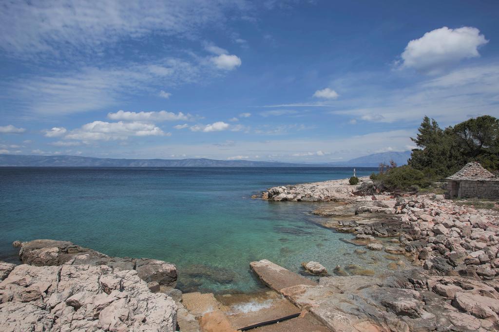 Villa Mendes Zastražišće Exteriör bild