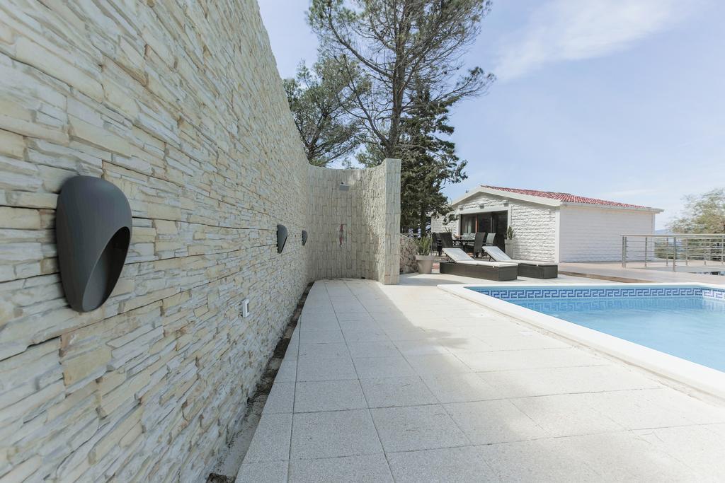 Villa Mendes Zastražišće Exteriör bild