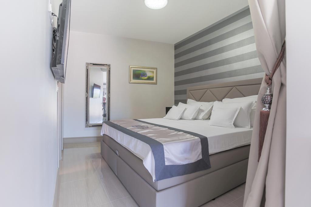 Villa Mendes Zastražišće Exteriör bild