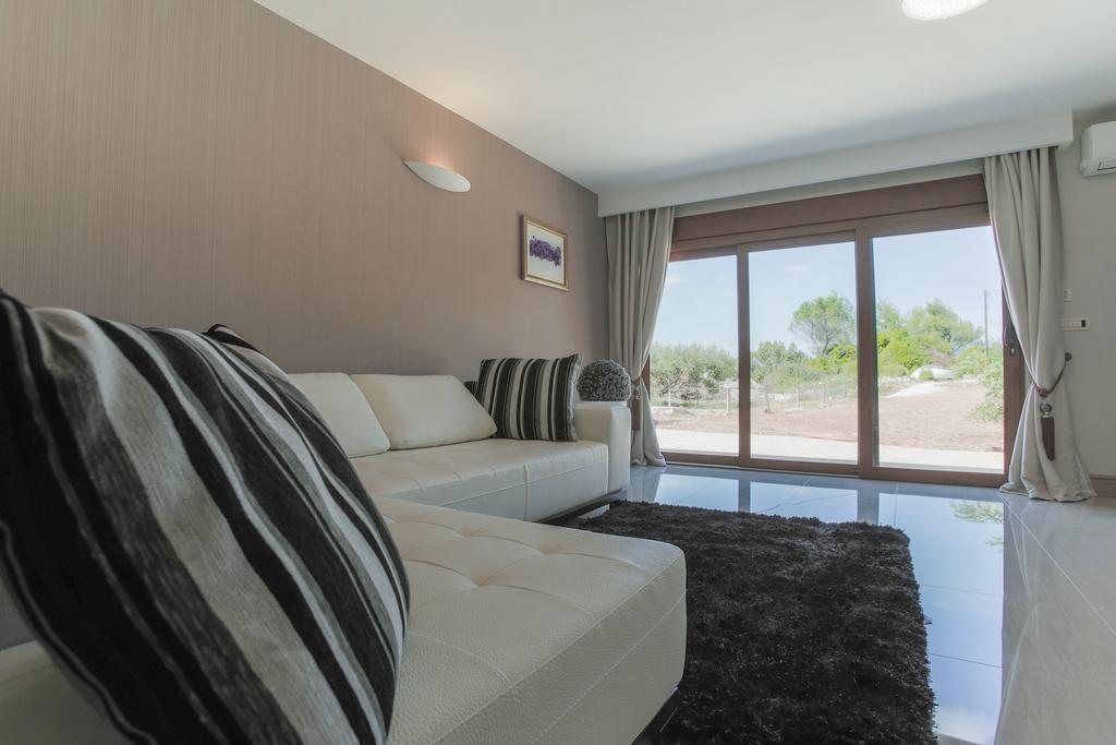 Villa Mendes Zastražišće Exteriör bild
