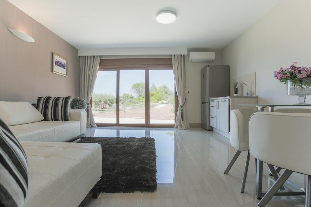 Villa Mendes Zastražišće Exteriör bild