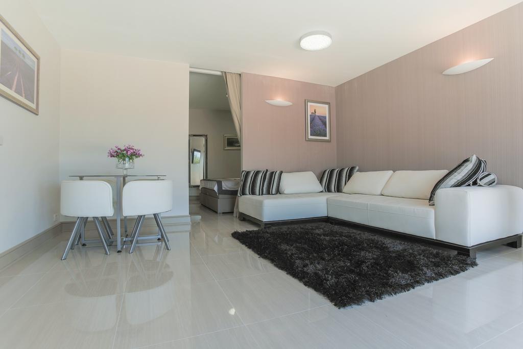 Villa Mendes Zastražišće Exteriör bild